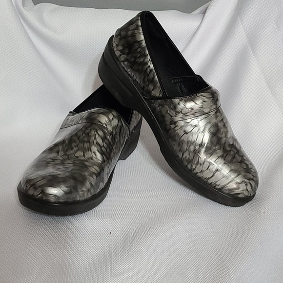 Savvy slip resistant slip-ons size 9 - Picture 1 of 11